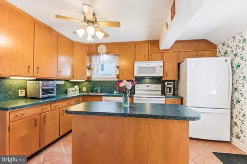 Kitchen - 209 Cedarcroft Rd, Baltimore, MD 21212 photo 3 of 5