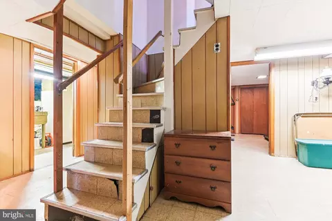 Entry Way - 209 Cedarcroft Rd, Baltimore, MD 21212 photo 4 of 4