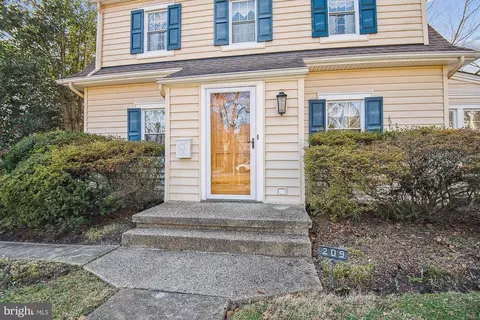 Exterior - 209 Cedarcroft Rd, Baltimore, MD 21212 photo 4 of 11