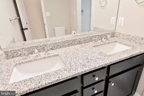 Bath - 616 S Milton Ave, Baltimore, MD 21224 photo 4 of 5