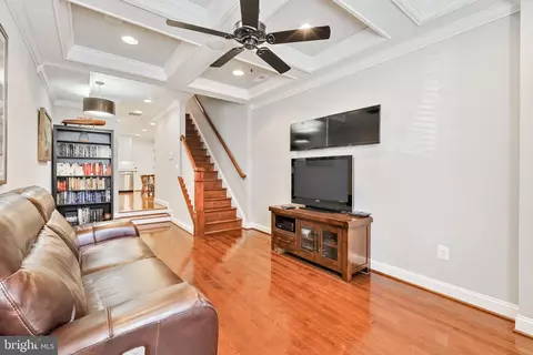 Living - 616 S Milton Ave, Baltimore, MD 21224 photo 3 of 4