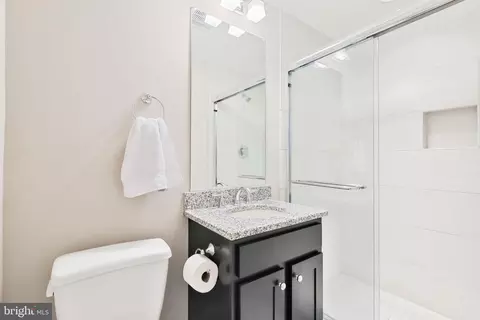 Bath - 616 S Milton Ave, Baltimore, MD 21224 photo 1 of 5
