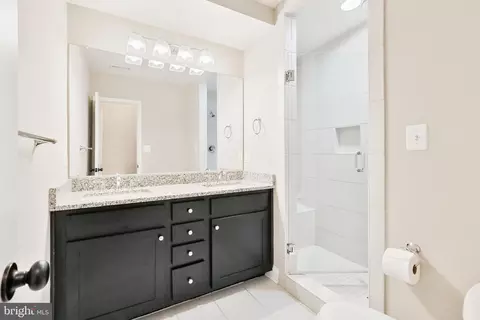 Bath - 616 S Milton Ave, Baltimore, MD 21224 photo 3 of 5