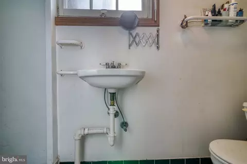 Bath - 327 Broadmoor Rd, Baltimore, MD 21212 photo 6 of 7
