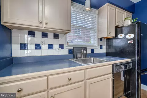 Kitchen - 327 Broadmoor Rd, Baltimore, MD 21212 photo 3 of 4