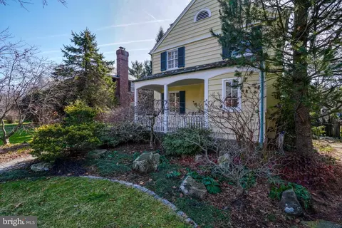 Exterior - 327 Broadmoor Rd, Baltimore, MD 21212 photo 4 of 17