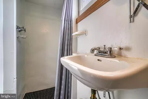 Bath - 327 Broadmoor Rd, Baltimore, MD 21212 photo 7 of 7