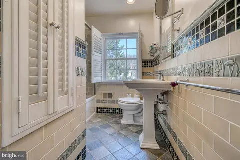 Bath - 327 Broadmoor Rd, Baltimore, MD 21212 photo 1 of 7