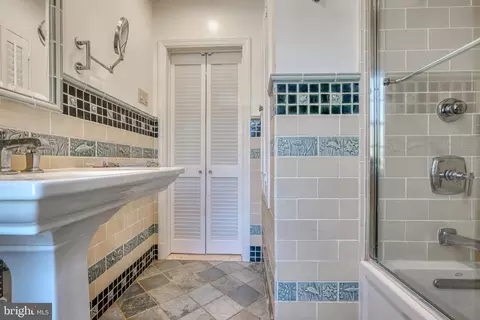 Bath - 327 Broadmoor Rd, Baltimore, MD 21212 photo 3 of 7