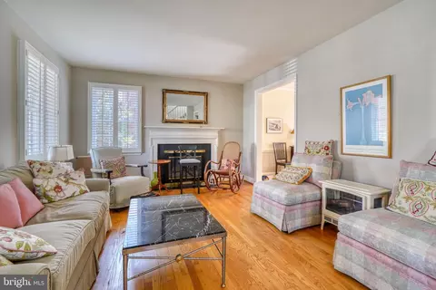 Living - 327 Broadmoor Rd, Baltimore, MD 21212 photo 1 of 6