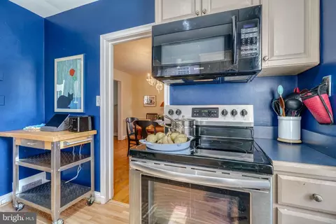 Kitchen - 327 Broadmoor Rd, Baltimore, MD 21212 photo 4 of 4