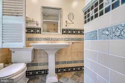 Bath - 327 Broadmoor Rd, Baltimore, MD 21212 photo 4 of 7
