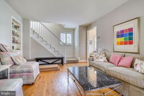 Living - 327 Broadmoor Rd, Baltimore, MD 21212 photo 3 of 6