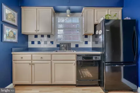 Kitchen - 327 Broadmoor Rd, Baltimore, MD 21212 photo 1 of 4