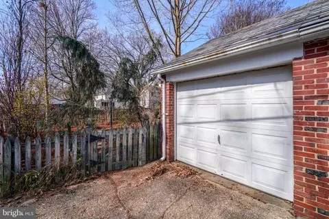 Exterior - 327 Broadmoor Rd, Baltimore, MD 21212 photo 16 of 17