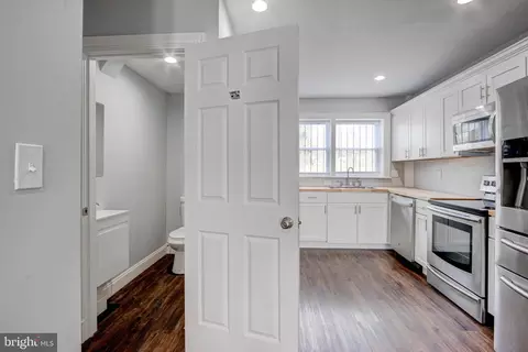 Entry Way - 2536 Frederick Ave, Baltimore, MD 21223 photo 10 of 17