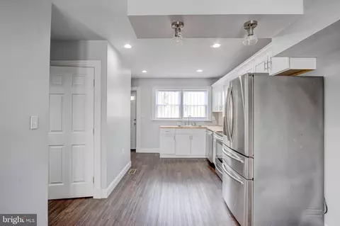 Entry Way - 2536 Frederick Ave, Baltimore, MD 21223 photo 7 of 17
