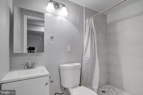 Bath - 2536 Frederick Ave, Baltimore, MD 21223 photo 2 of 3
