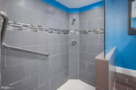Bath - 442 W 23rd St, Baltimore, MD 21211 photo 14 of 15