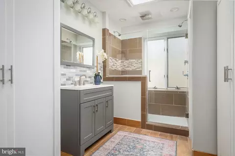 Bath - 442 W 23rd St, Baltimore, MD 21211 photo 2 of 15