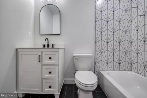 Bath - 709 W 36th St, Baltimore, MD 21211 photo 3 of 13