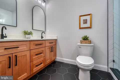 Bath - 709 W 36th St, Baltimore, MD 21211 photo 7 of 13