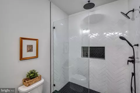 Bath - 709 W 36th St, Baltimore, MD 21211 photo 9 of 13