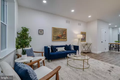 Living - 709 W 36th St, Baltimore, MD 21211 photo 2 of 5