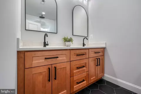 Bath - 709 W 36th St, Baltimore, MD 21211 photo 8 of 13