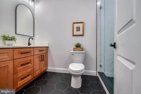 Bath - 709 W 36th St, Baltimore, MD 21211 photo 6 of 13