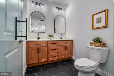 Bath - 709 W 36th St, Baltimore, MD 21211 photo 10 of 13