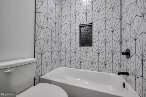 Bath - 709 W 36th St, Baltimore, MD 21211 photo 4 of 13