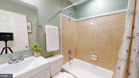 Bath - 1820 E Lafayette Ave, Baltimore, MD 21213 photo 1 of 1