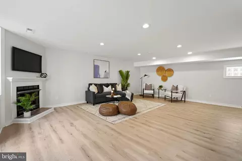 Living - 618 Ploy St, Baltimore, MD 21201 photo 1 of 2