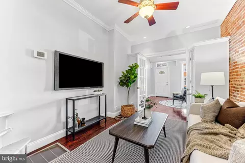 Living - 21 E Randall St, Baltimore, MD 21230 photo 4 of 5