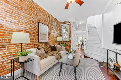 Living - 21 E Randall St, Baltimore, MD 21230 photo 2 of 5