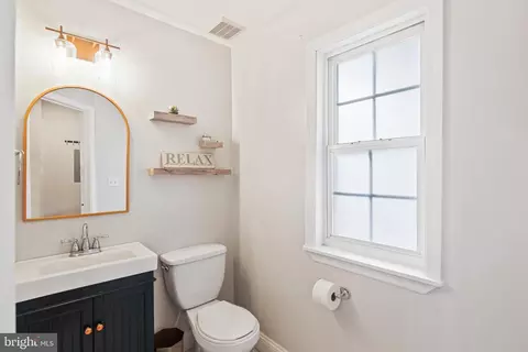Bath - 1735 William St, Baltimore, MD 21230 photo 2 of 3