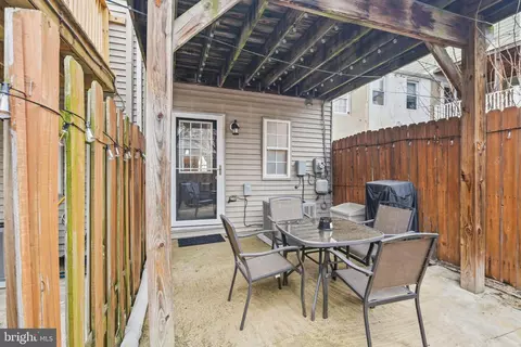 Exterior - 1735 William St, Baltimore, MD 21230 photo 6 of 7