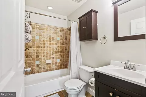 Bath - 1735 William St, Baltimore, MD 21230 photo 1 of 3
