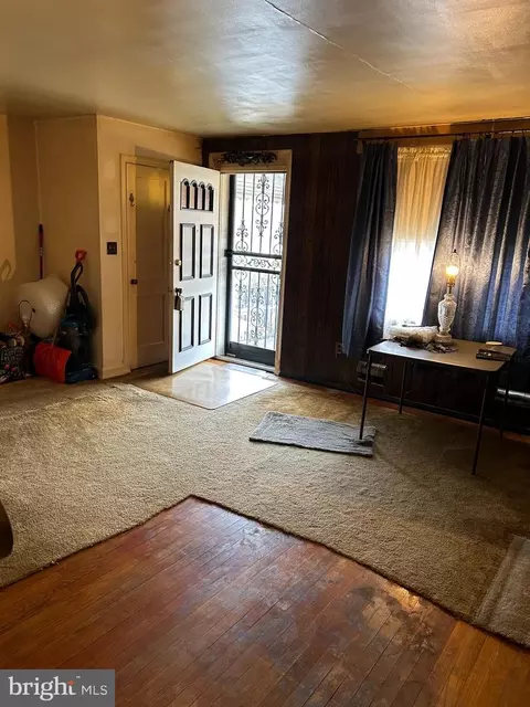 4925 Sinclair Ln, Baltimore, MD 21206 photo 2