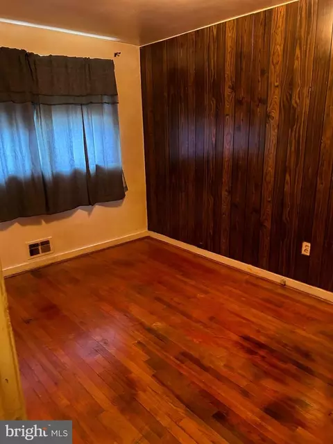 4925 Sinclair Ln, Baltimore, MD 21206 photo 4