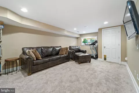 Living - 1009 S Clinton St, Baltimore, MD 21224 photo 7 of 7