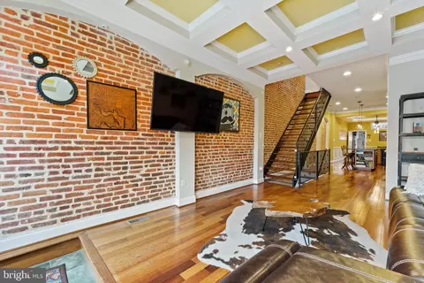 Living - 1009 S Clinton St, Baltimore, MD 21224 photo 4 of 7