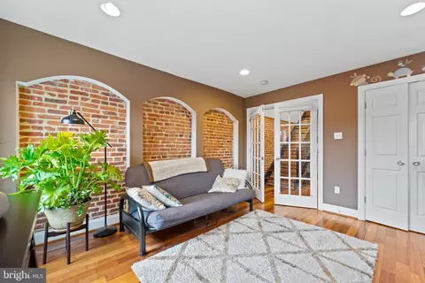 Living - 1009 S Clinton St, Baltimore, MD 21224 photo 5 of 7