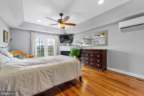 Bedroom - 1009 S Clinton St, Baltimore, MD 21224 photo 7 of 9