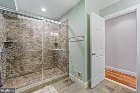 Bath - 1009 S Clinton St, Baltimore, MD 21224 photo 3 of 6