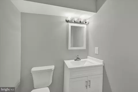 Bath - 536 Winston Ave, Baltimore, MD 21212 photo 3 of 3