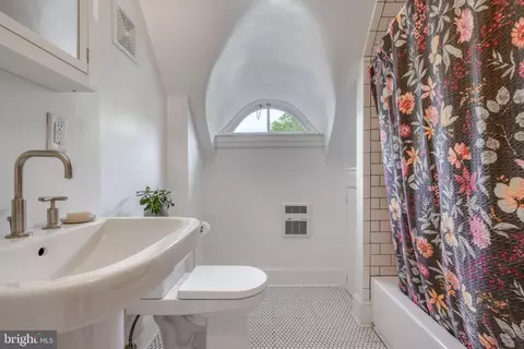 Bath - 406 Northway, Baltimore, MD 21218 photo 6 of 7