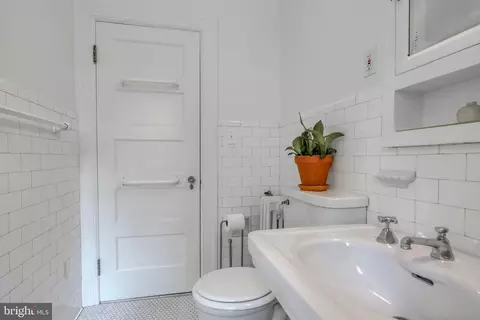Bath - 406 Northway, Baltimore, MD 21218 photo 5 of 7