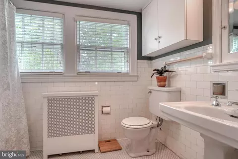 Bath - 406 Northway, Baltimore, MD 21218 photo 1 of 7